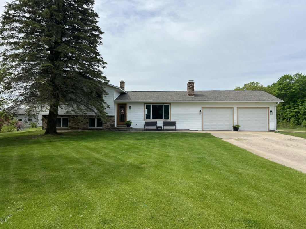 927 S SUMMITVIEW DR, GAYLORD, MI 49735, photo 1 of 72